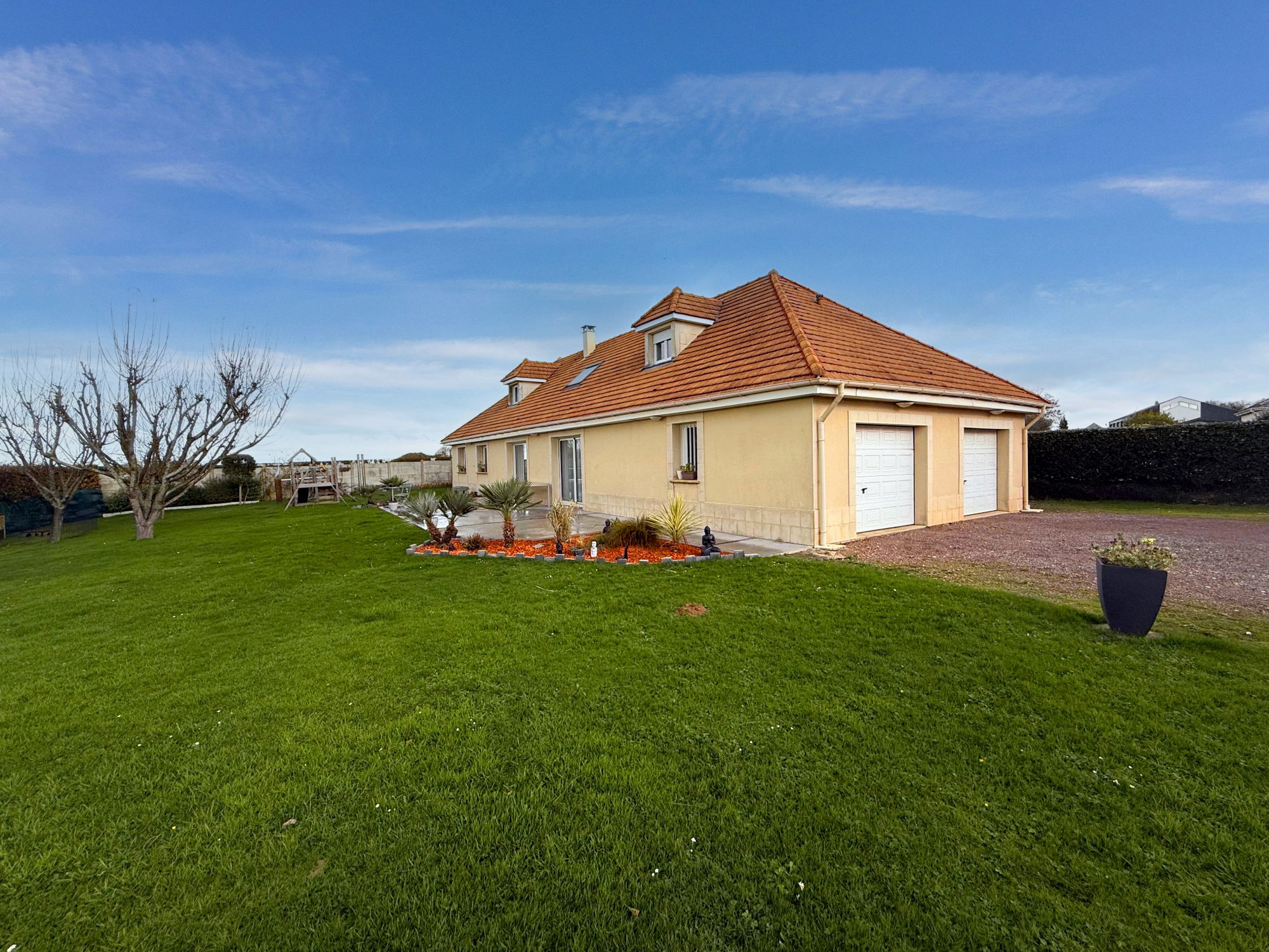 Gonneville la Mallet – 6 chambres – Double garage – Piscine