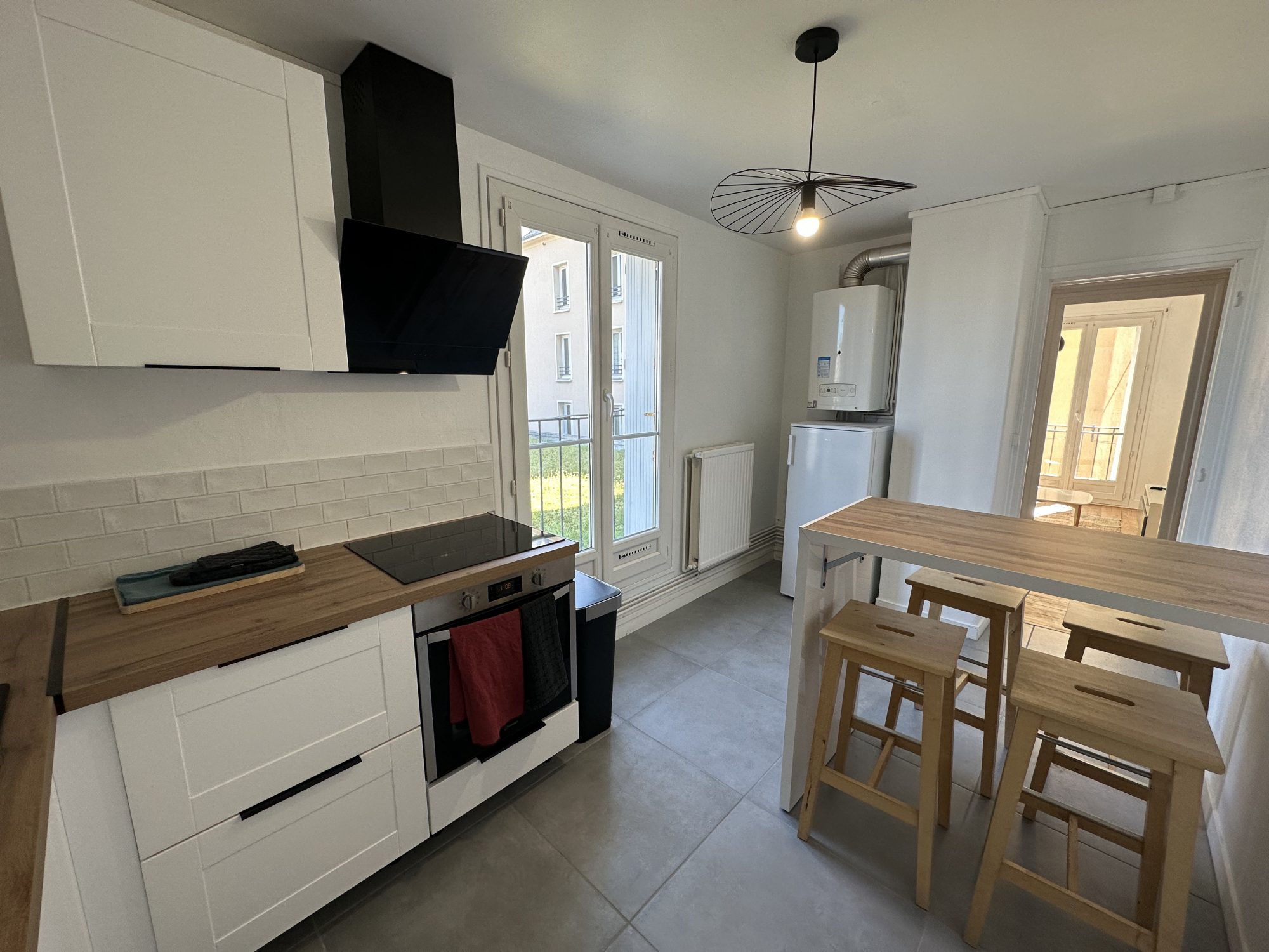 F2 MEUBLE SAINT FRANCOIS/BASSIN DU COMMERCE