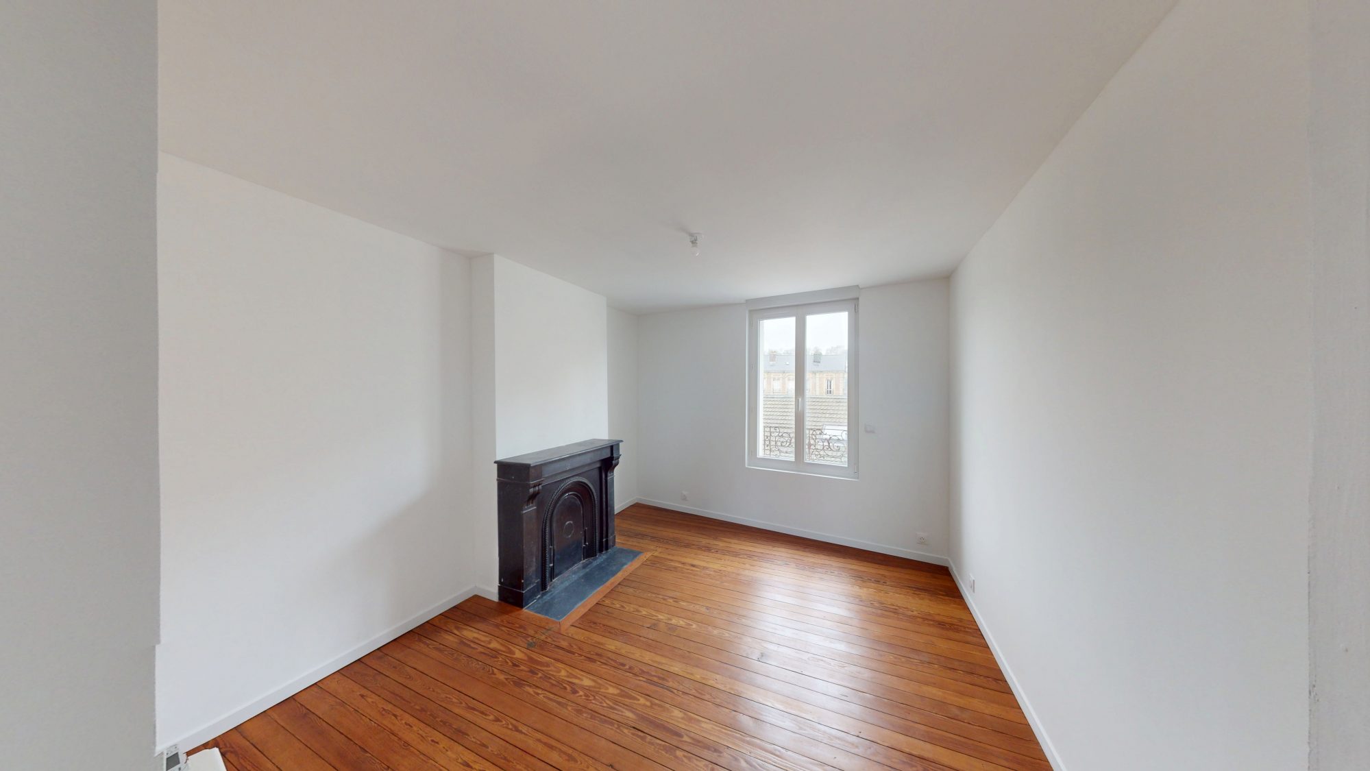 F2 – ENTRE COTY ET DANTON