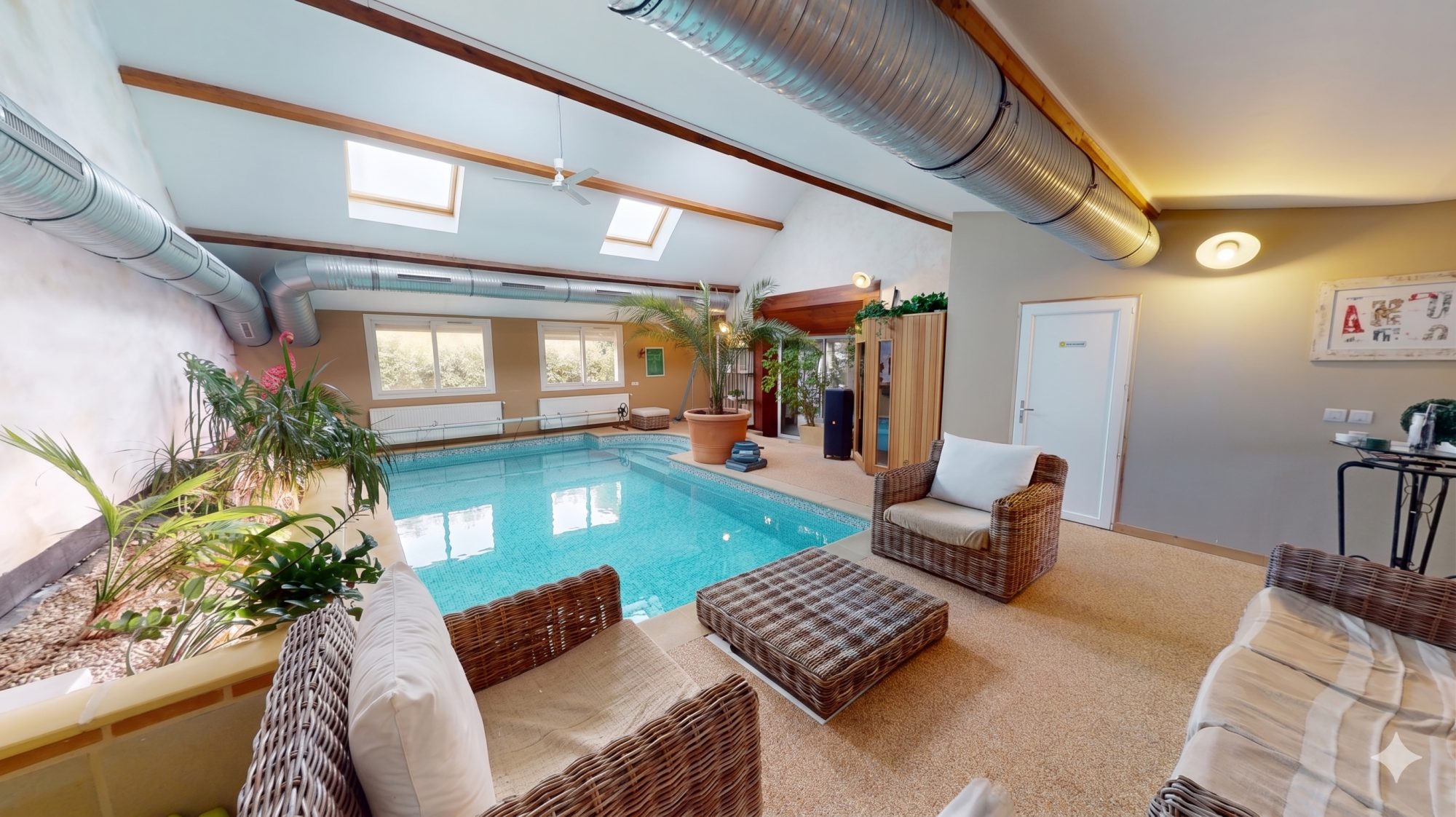 Maison 355 m2 avec picisine intérieure
