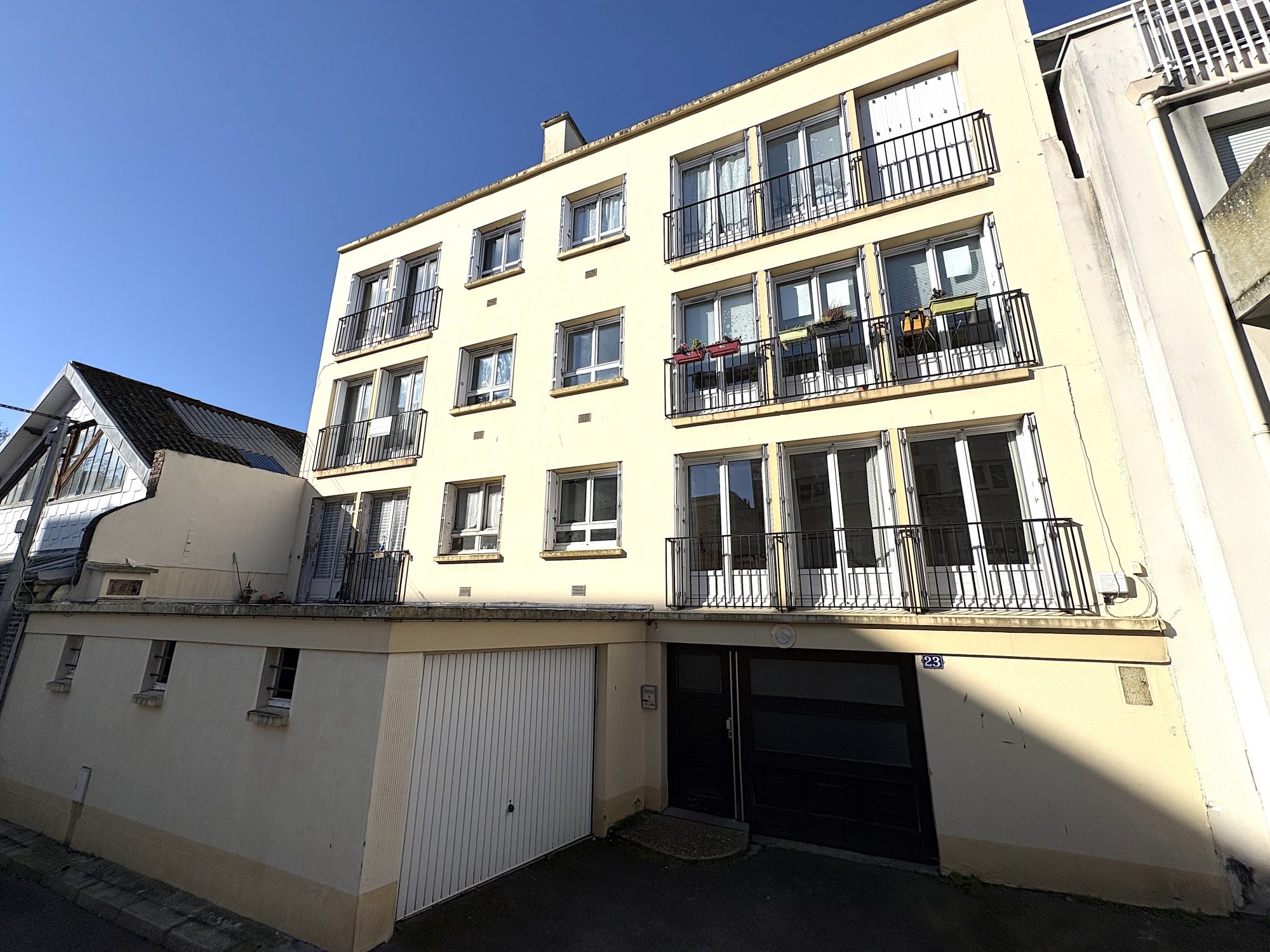 CENTRE VILLE – 4 CHAMBRES – GARAGE – CAVE