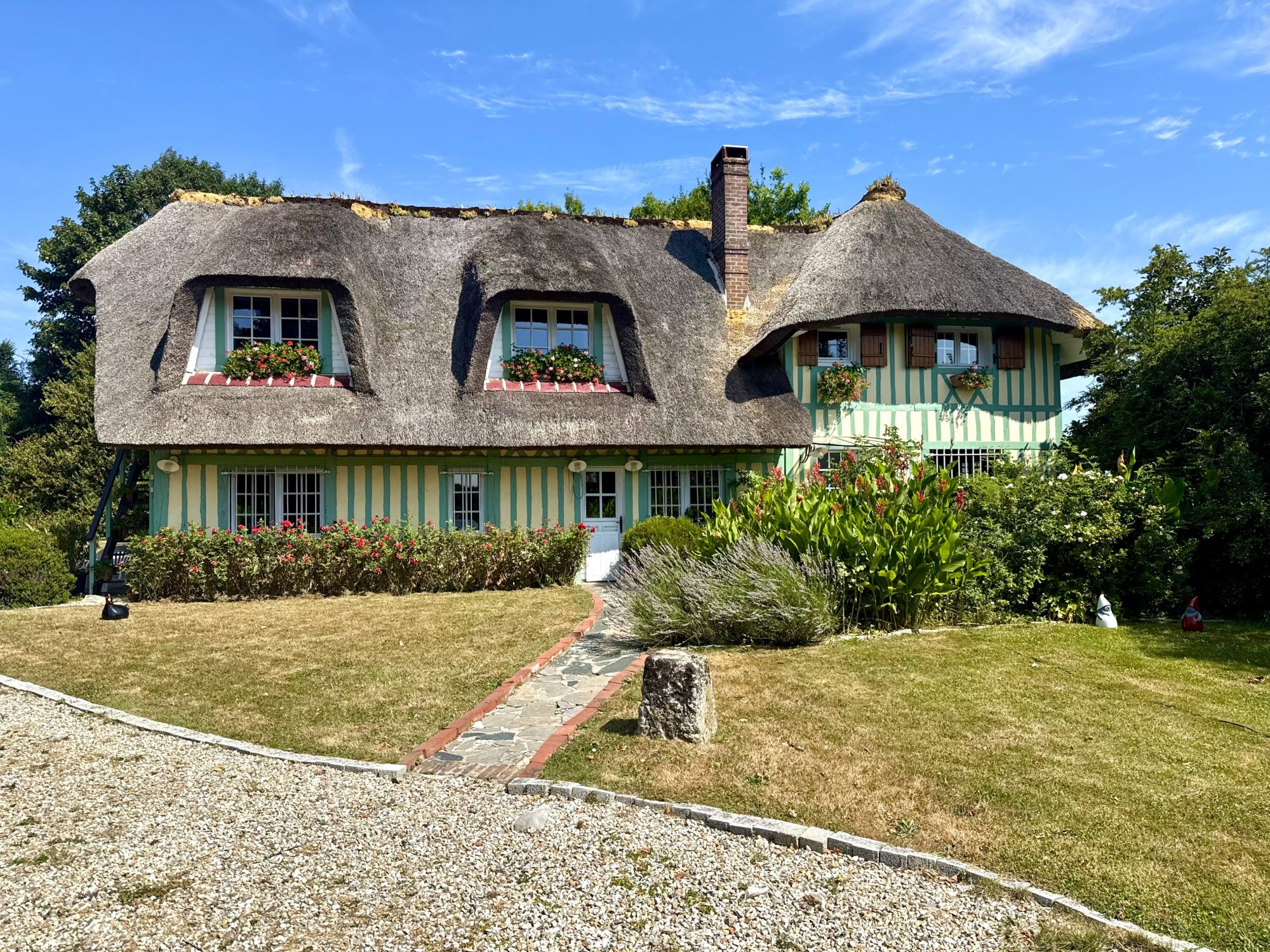 EXCLUSIVITE – SAINT VIGOR D’YMONVILLE – CHAUMIERE 150M2 – QUATRE CHAMBRES – GARAGE – JARDIN