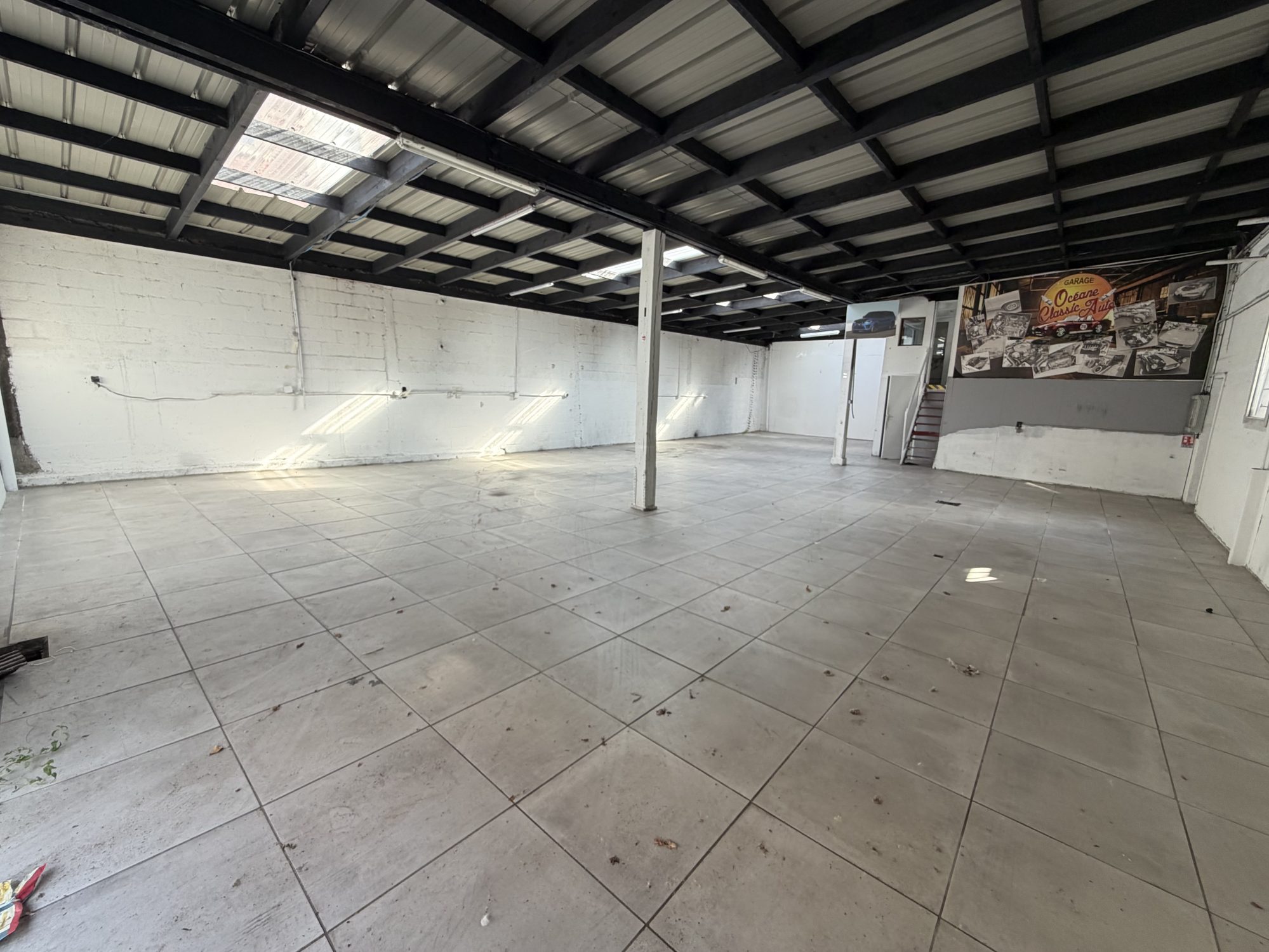 ENTREPOT/LOCAL COMMERCIAL – MONTMORENCY
